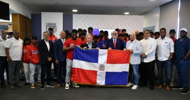 Entregan bandera al equipo RD para Serie del Caribe Kids 2025