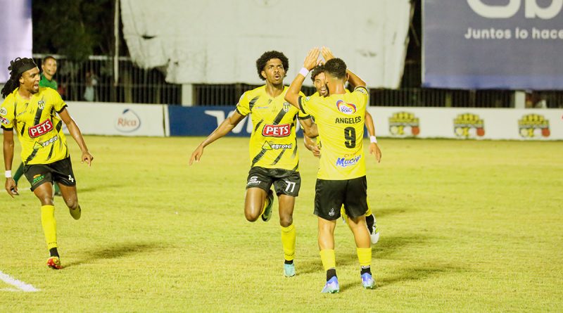 Moca FC remonta al minuto 89 con gol de Yohan Parra para vencer al Atlético Vega Real