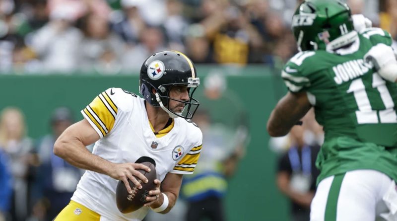 Aaron Rodgers debuta con Steelers y responde a los abucheos
