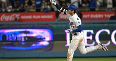 Shohei Ohtani lanza cinco entradas sin hit y conecta su jonrón 50