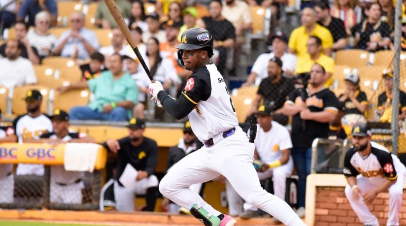 Águilas Cibaeñas blanquean al Licey y empatan el liderato