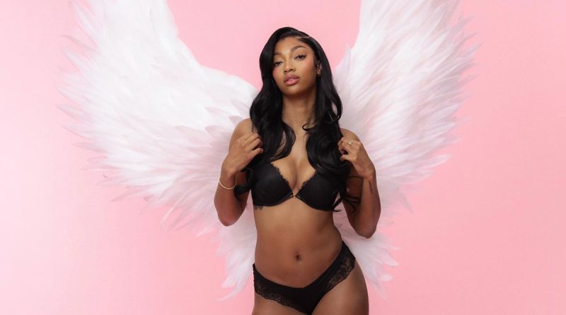 Angel Reese primera atleta profesional en desfilar Victoria’s Secret