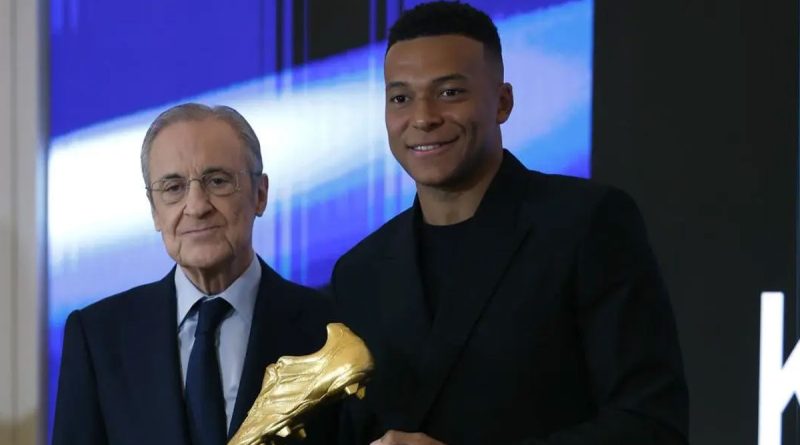 Kylian Mbappé recibe su primera Bota de Oro con el Real Madrid