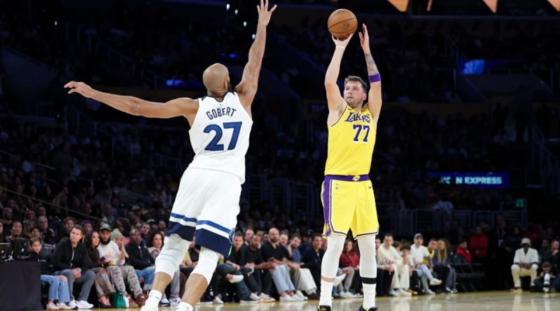 Luka Doncic firma una actuación histórica con los Lakers
