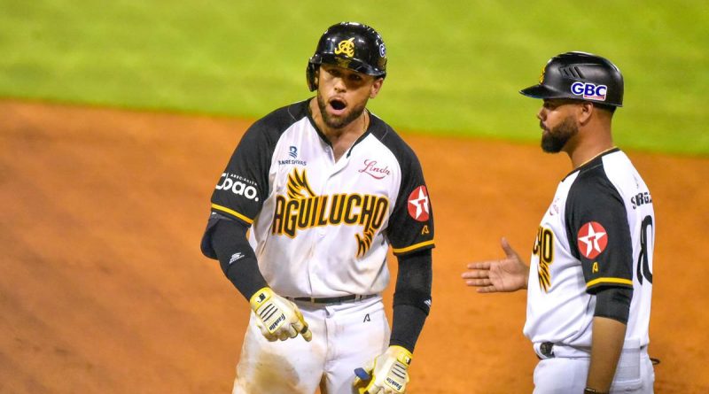 Águilas Cibaeñas superan al Escogido con rally en la 8va entrada