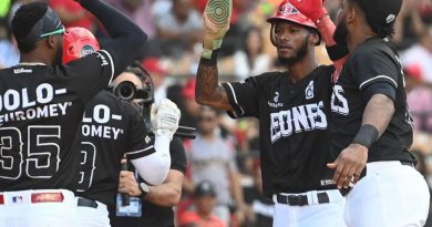 Leones del Escogido deja en el terreno a los Toros en extrainnings