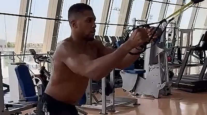 Anthony Joshua reaparece entrenando tras el accidente en Nigeria