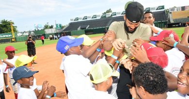 Clínica infantil que organizan FEDOM y MLB llena de emoción y aprendizaje el estadio Tetelo Vargas