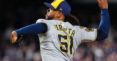 Freddy Peralta llega a los Mets para liderar la rotación