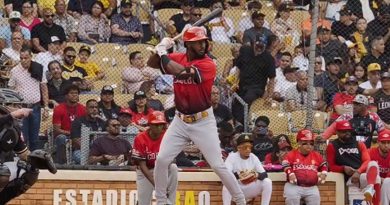 Leones del Escogido vencen a las Águilas y mantienen su dominio