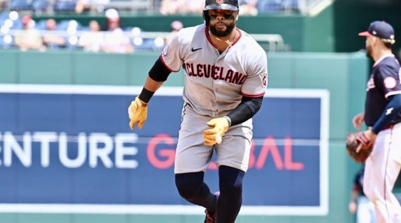 Los D-backs llegan a un acuerdo con Carlos Santana
