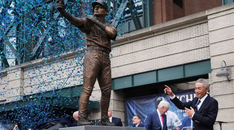Curioso accidente en la inauguración de la estatua de Ichiro Suzuki