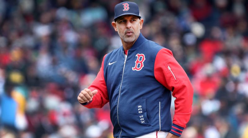 Los Medias Rojas despiden a Alex Cora y su cuerpo técnico