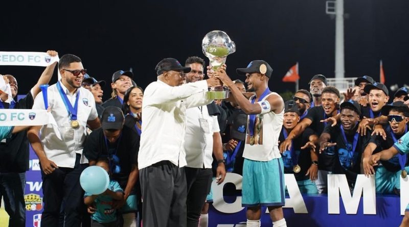 Salcedo FC levanta la copa de campeón LDF 2025-26