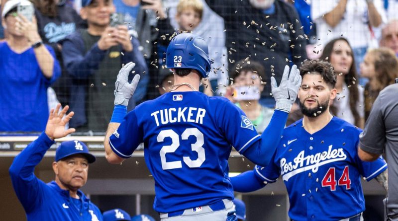 Dodgers aplastan a Padres con un histórico sexto inning