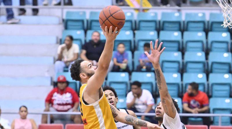 Metros de Santiago derrotan a Reales y clasifican a semifinales