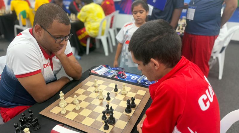 Josué Araújo logra el oro invicto en ajedrez