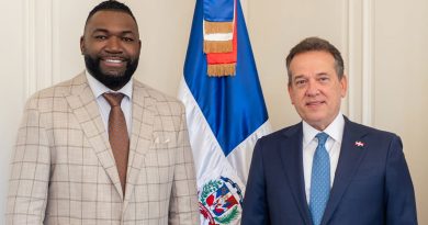 Canciller Ito Bisonó se reúne con el inmortal David Ortiz