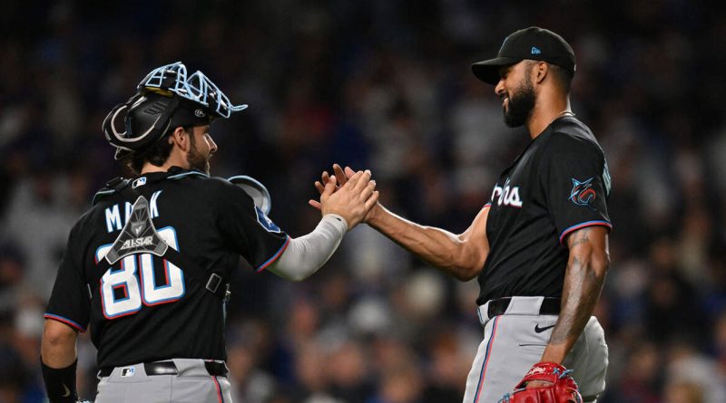 Sandy Alcántara sorprende como cerrador en victoria de Marlins