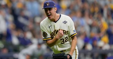 Cerveceros de Milwaukee ganan dramático primer juego de Serie Mundial
