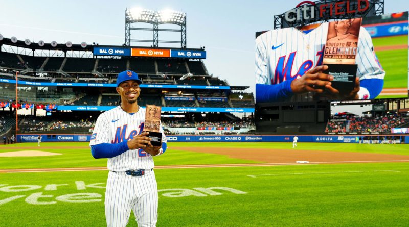 Francisco Lindor gana el Premio Roberto Clemente