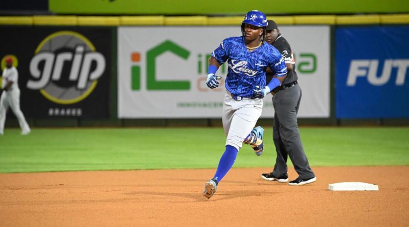 Jesús Madé: jonrón histórico en su debut con el Licey