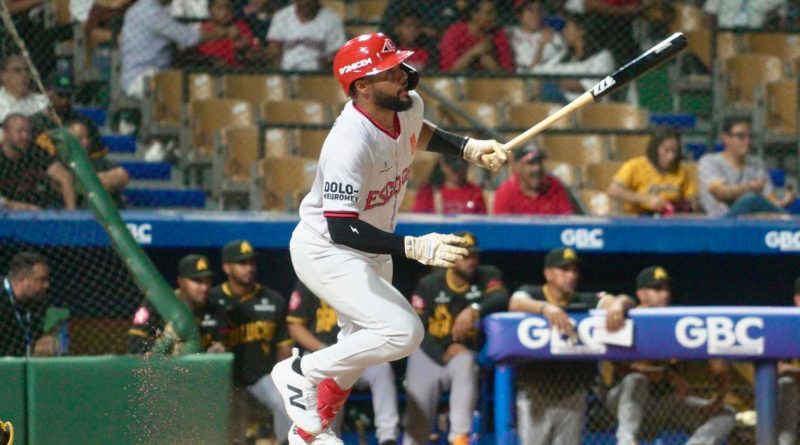 Jonathan Guzmán guía triunfo de los Leones ante las Águilas