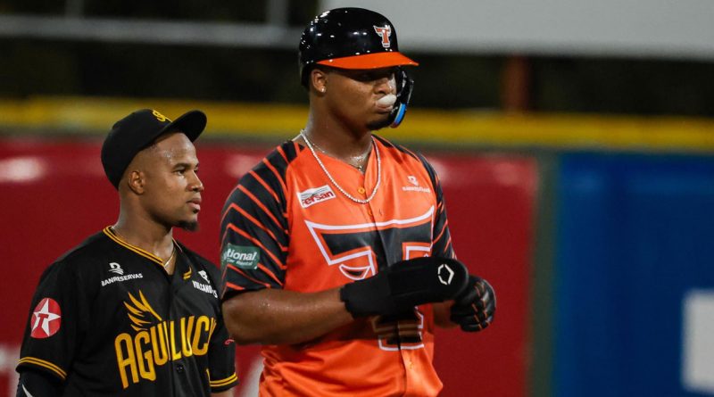 Toros blanquean 3-0 a las Águilas en el Francisco Micheli